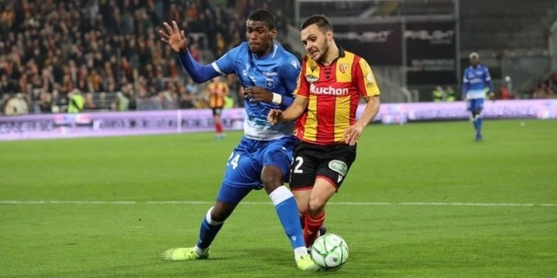 Phân tích phong độ và lịch sử đối đầu của hai đội